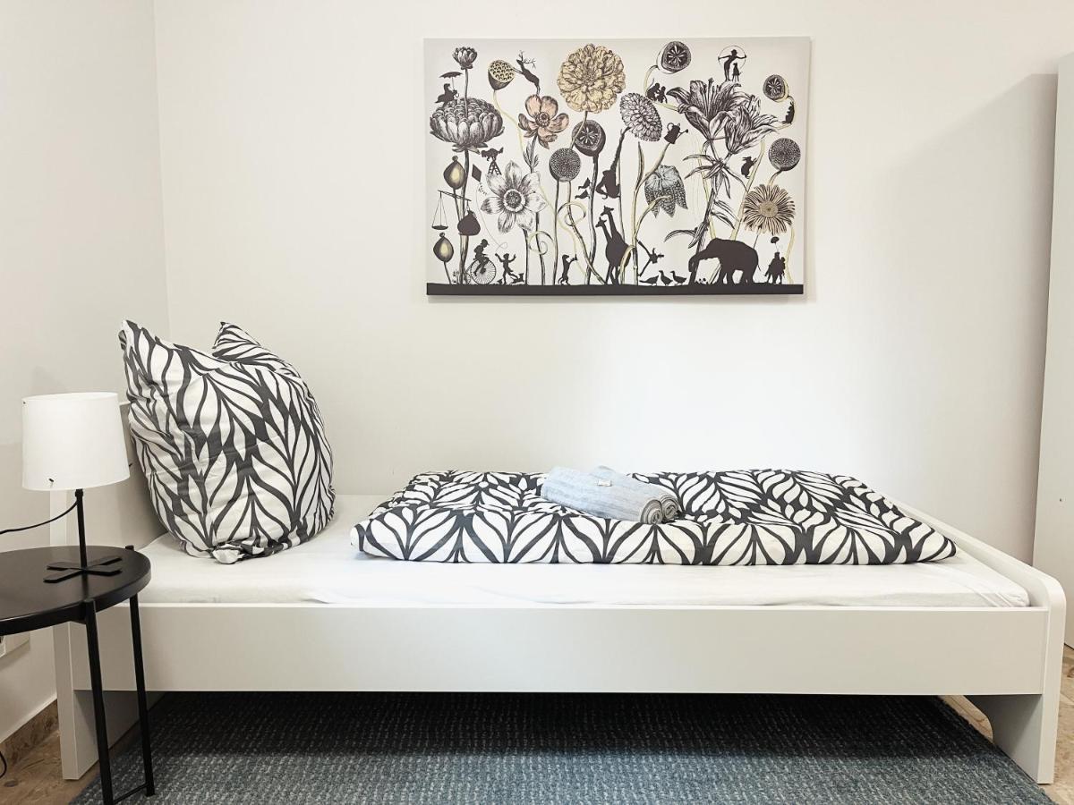 Bohnapartments Elisa - Wohlfuehlapartment Mit 2 Gratis Parkplaetzen Und 3 Schlafzimmern - Wlan - Vollausstattung Erfurt Exterior foto