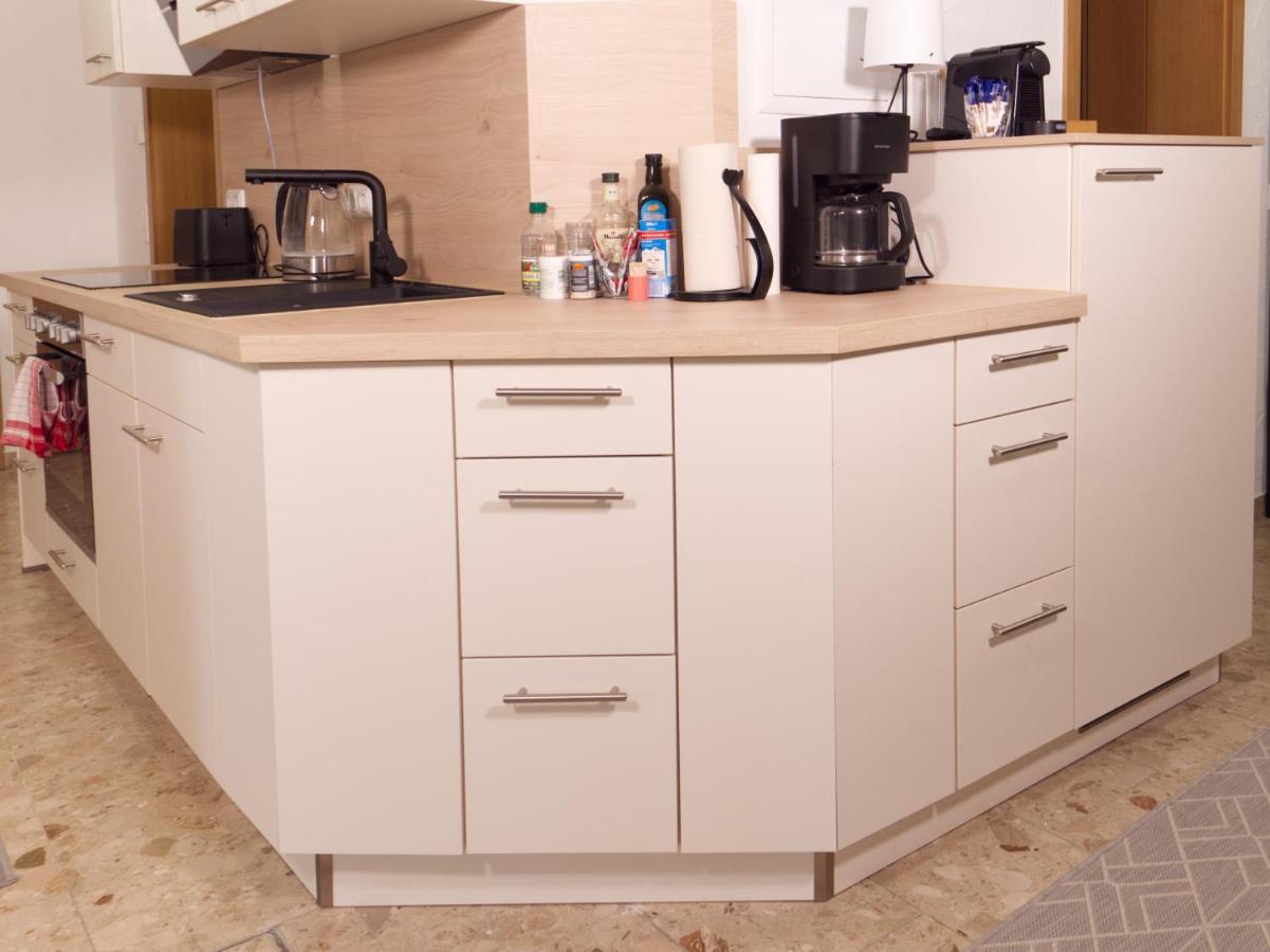 Bohnapartments Elisa - Wohlfuehlapartment Mit 2 Gratis Parkplaetzen Und 3 Schlafzimmern - Wlan - Vollausstattung Erfurt Exterior foto