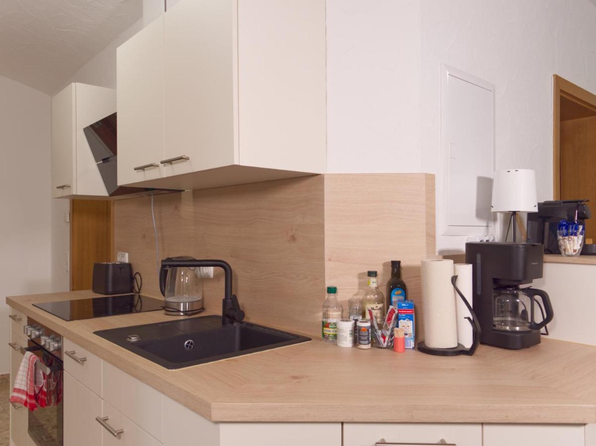 Bohnapartments Elisa - Wohlfuehlapartment Mit 2 Gratis Parkplaetzen Und 3 Schlafzimmern - Wlan - Vollausstattung Erfurt Exterior foto