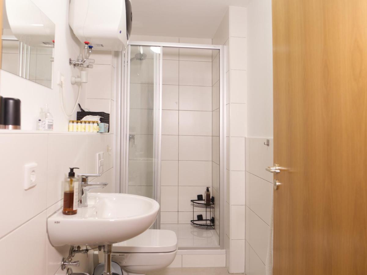 Bohnapartments Elisa - Wohlfuehlapartment Mit 2 Gratis Parkplaetzen Und 3 Schlafzimmern - Wlan - Vollausstattung Erfurt Exterior foto